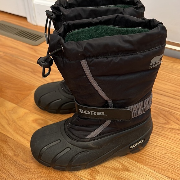 Sorel Snow Boots (size 2) - Picture 2 of 2